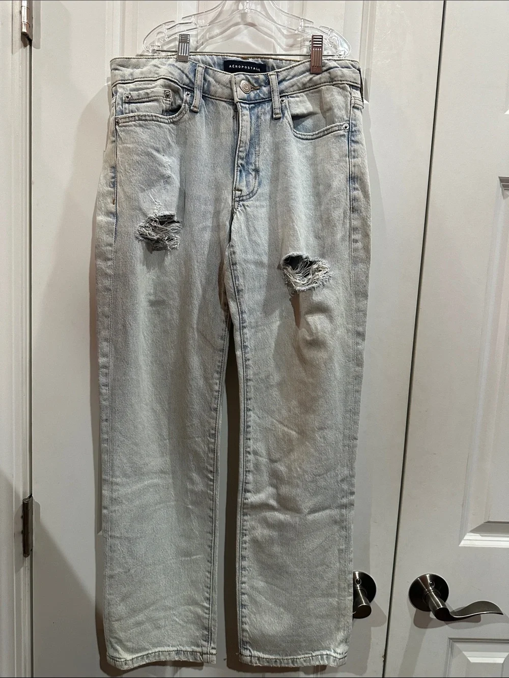 NWOT  Aeropostale Light Blue Distressed Straight Jeans size 2R